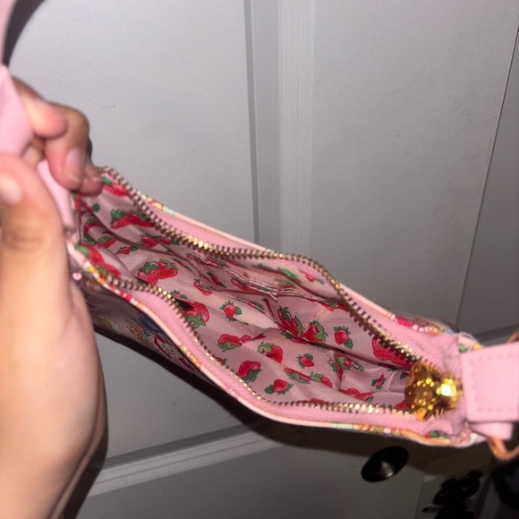 CakeWorthy Scented StrawBerry ShortCake Purse - Picture 4 of 5